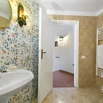 Albert's Castle Apt- Happy Appartamento *