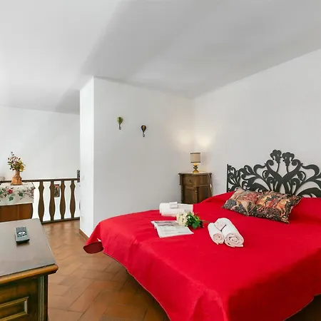 Albert's Castle Apt- Happy