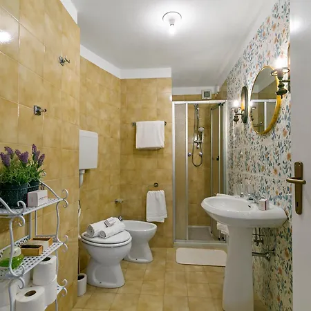 Albert's Castle Apt- Happy Apartamento *